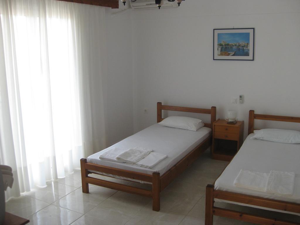 Maravelias House Hotel Archangelos  Quarto foto
